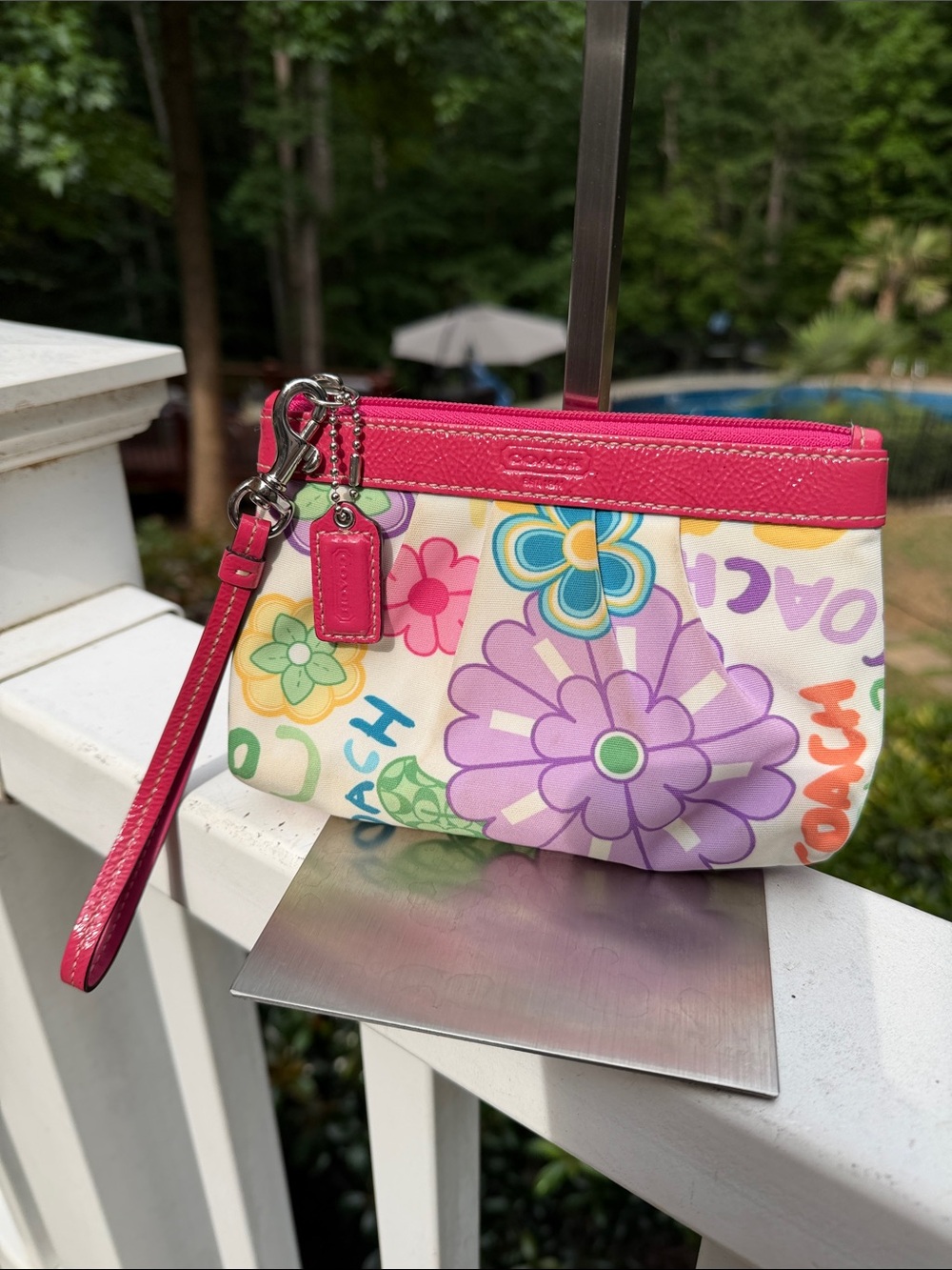 Coach Poppy Daisy Multicolor Floral Zip Wristlet. Y2K 2010 EUC - Picture 2 of 16